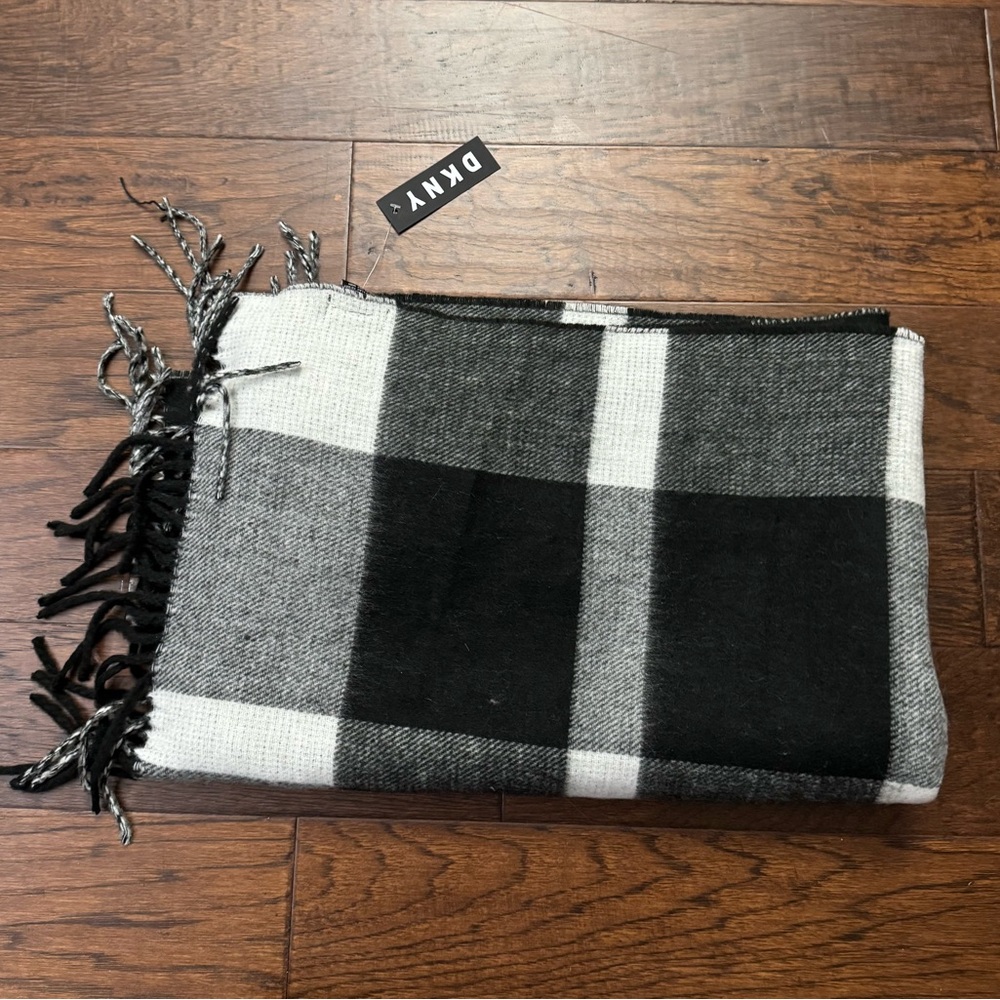 DKNY (NWT) large black white plaid print tassel scarf 💜